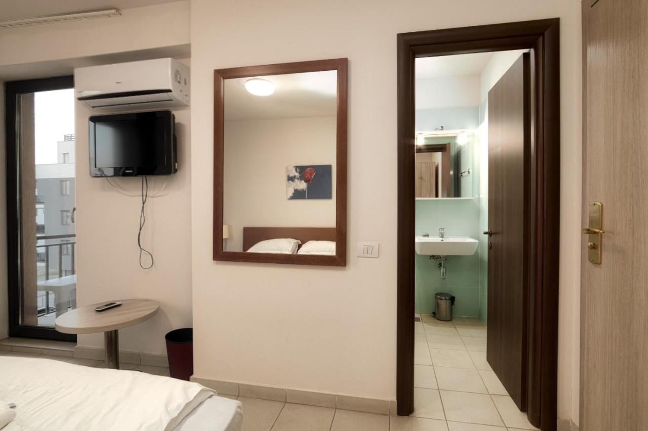 Hotel Cochet Constanta Bagian luar foto